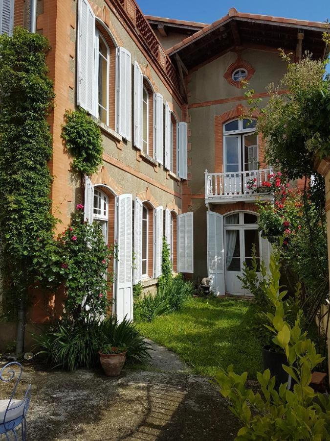 B&B Le Domaine Des Marcoujans Saint-Elix-le-Chateau ภายนอก รูปภาพ